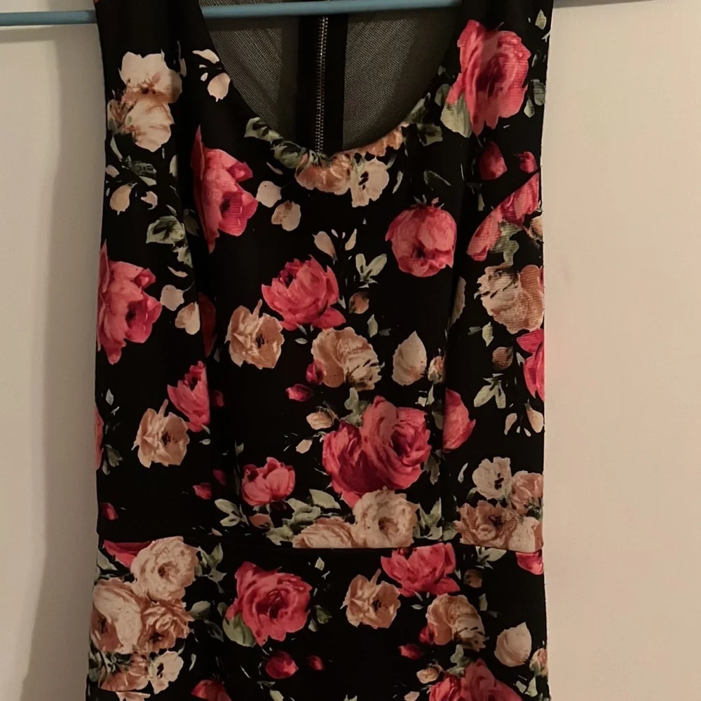 Black dress with flowers - Picture 2 of 4